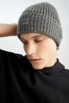 Трикотажная шапка с патчем