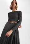 Slim Fit Yılbaşı Temalı Beli Bağlama Detaylı Uzun Kollu Crop Tişört