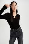 Slim Fit Yılbaşı Temalı V Yaka Kesik Detaylı Triko Kazak