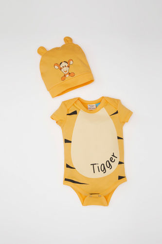 Erkek Bebek Yeni Doğan Disney Winnie The Pooh Zarf Yaka Penye Kısa Kollu Çıtçıtlı Body Şapka 2'li Takım