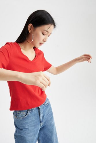 Slim Fit V Yaka Basic Kısa Kollu Tişört