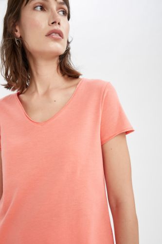 V Yaka Basic Relax Fit Kısa Kollu Tişört