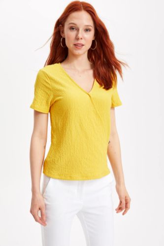 V Yaka Basic Relax Fit Tişört.