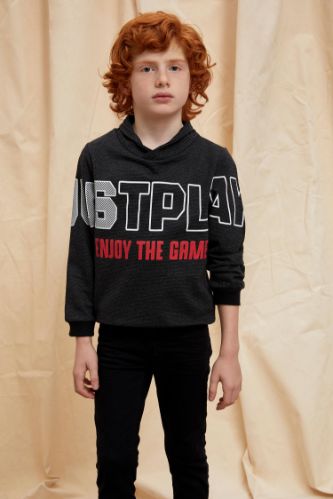 Erkek Çocuk Degaje Yaka Baskılı Sweatshirt