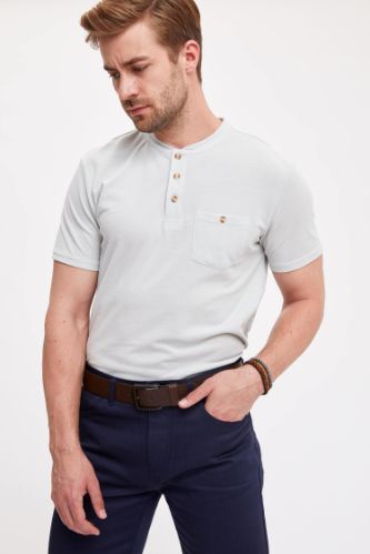 Regular Fit Hakim Yaka Tişört