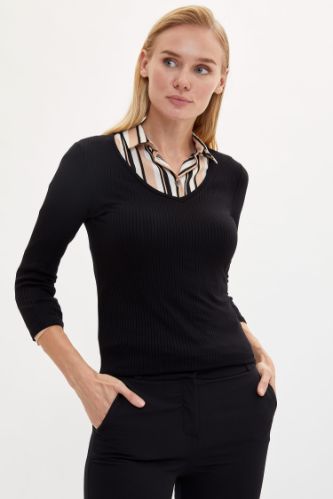 V Yaka Slim Fit Tişört