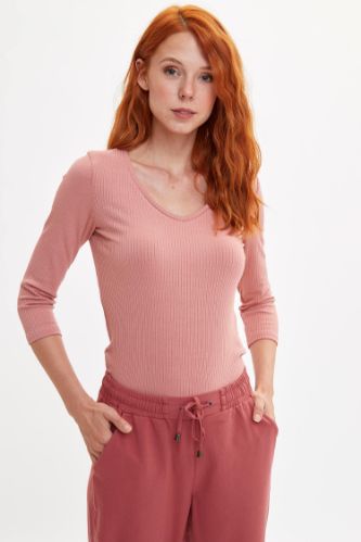 V Yaka Slim Fit Tişört