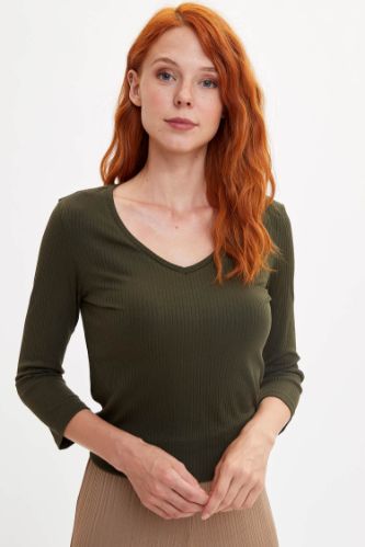 V Yaka Slim Fit Tişört
