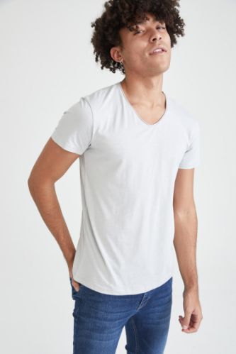 Slim Fit V Yaka Basic Kısa Kollu Beyaz Tişört