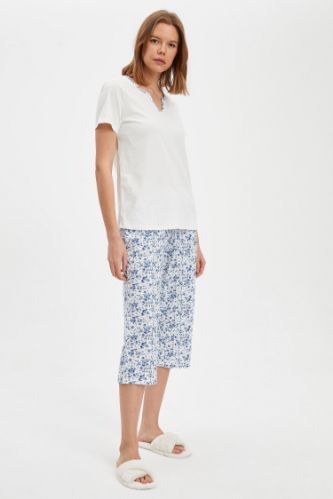 Çiçek Desenli Kısa Kollu Pijama Takımı