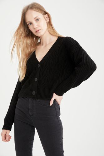 V Yaka Düğmeli Oversize Fit Crop Triko Hırka
