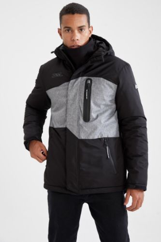 Blok Desenli Kapüşonlu Slim Fit Kalın Mont