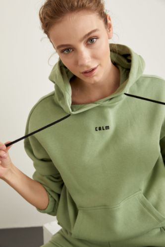 İçi Yumuşak Tüylü Kapüşonlu Baskılı Crop Sweatshirt
