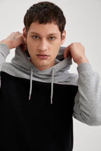 Slim Fit Kapüşonlu Uzun Kollu Sweatshirt