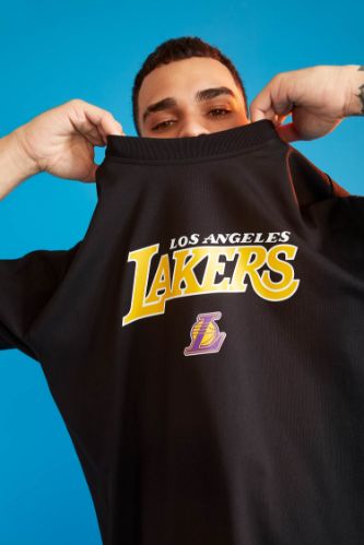 NBA Los Angeles Lakers Lisanslı Oversize Fit Bisiklet Yaka Kısa Kollu Tişört