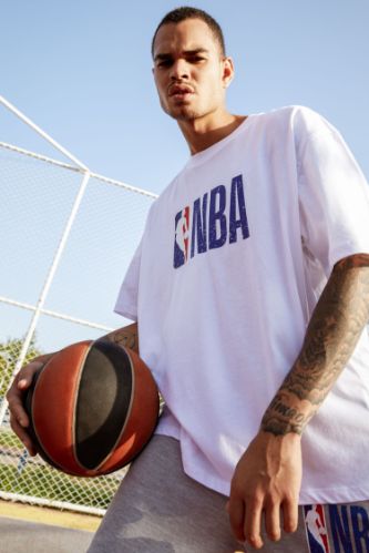 Oversize Fit NBA Lisanslı Baskılı Bisiklet Yaka Kısa Kollu Tişört
