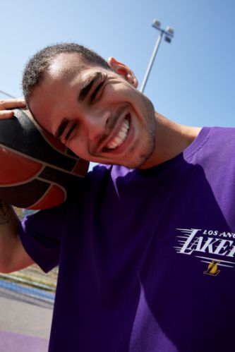 NBA Los Angeles Lakers Lisanslı Oversize Fit Sırt Baskılı Kısa Kollu Tişört
