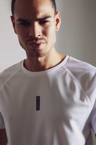 Slim Fit Bisiklet Yaka Yazı Baskılı Teknik Kumaşlı Spor Tişört