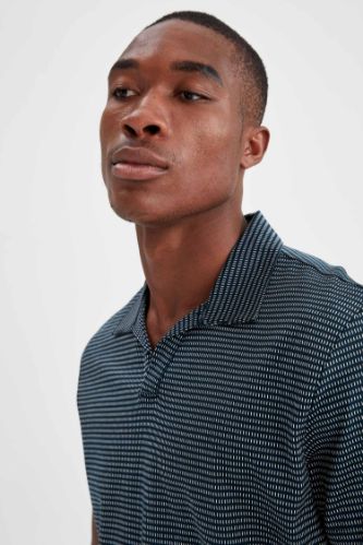 Modern Fit Polo Yaka Çizgi Desenli Kısa Kollu Tişört