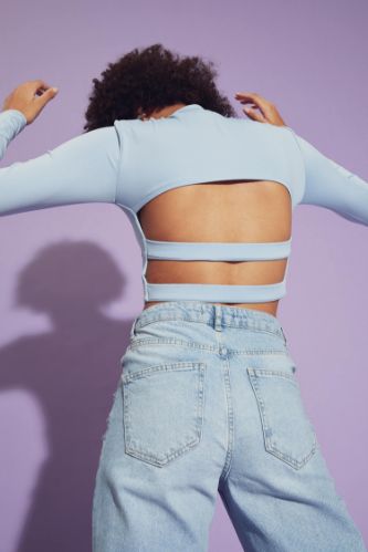 Coool Yarım Balıkçı Yaka Sırtı Bant Dekolteli Uzun Kollu Crop Tişört