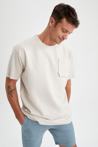 Modern Fit Bisiklet Yaka Tek Cepli Kısa Kollu Tişört
