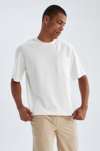 Oversize Fit Bisiklet Yaka Cepli Kısa Kollu Tişört