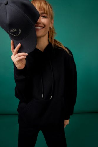 İçi Yumuşak Tüylü Kapüşonlu Kanguru Cepli Relax Fit Sweatshirt