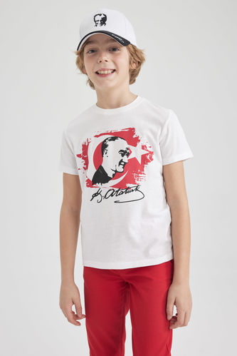 Erkek Çocuk 23 Nisan Çocuk Bayramı Atatürk Baskılı Kısa Kollu Beyaz Tişört