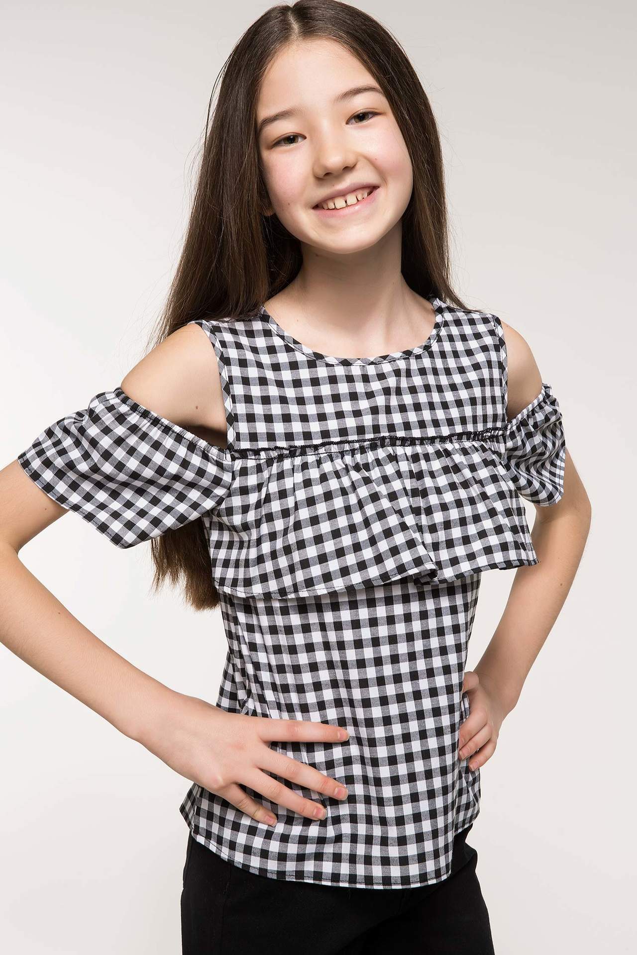 DeFacto Kız Çocuk Fırfırlı Sıfır Kol Bluz Siyah female