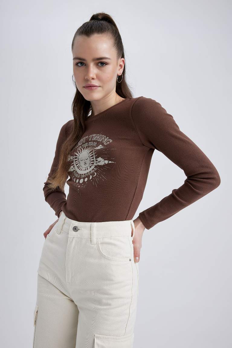 Fitted Bisiklet Yaka Mistik Baskılı Uzun Kollu Tişört