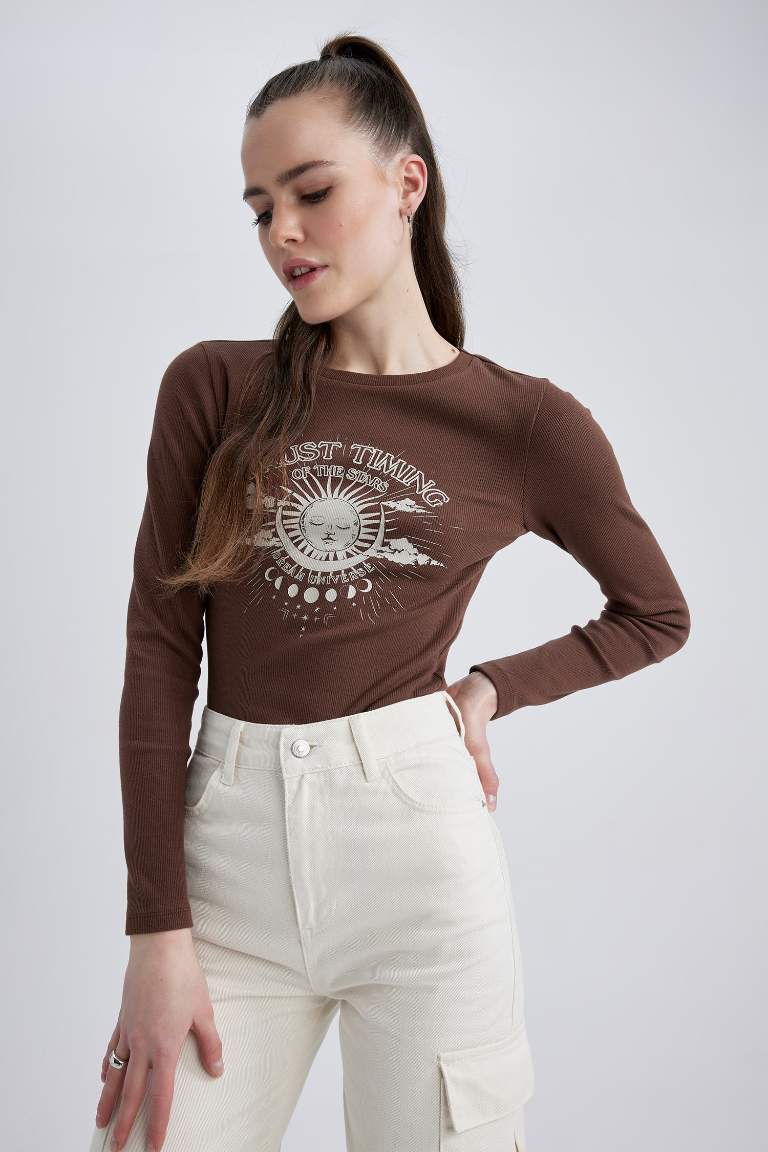 Fitted Bisiklet Yaka Mistik Baskılı Uzun Kollu Tişört
