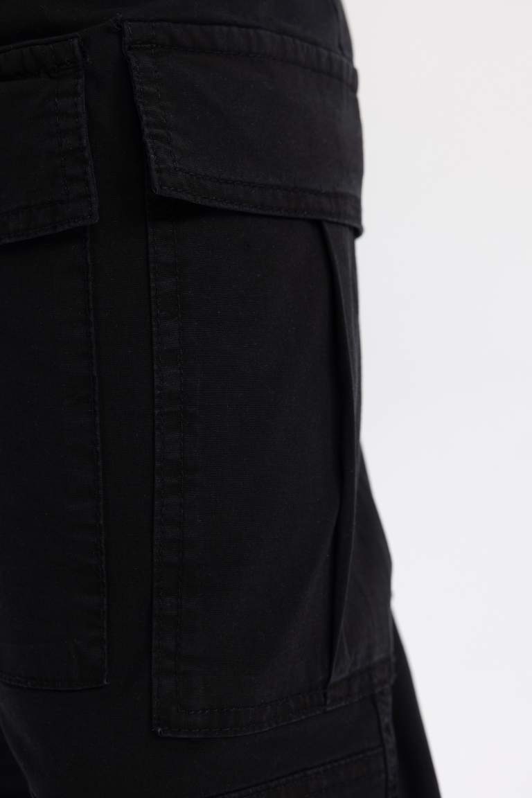 Relax Fit Kargo Cepli Düz Paça Paraşüt Pantolon