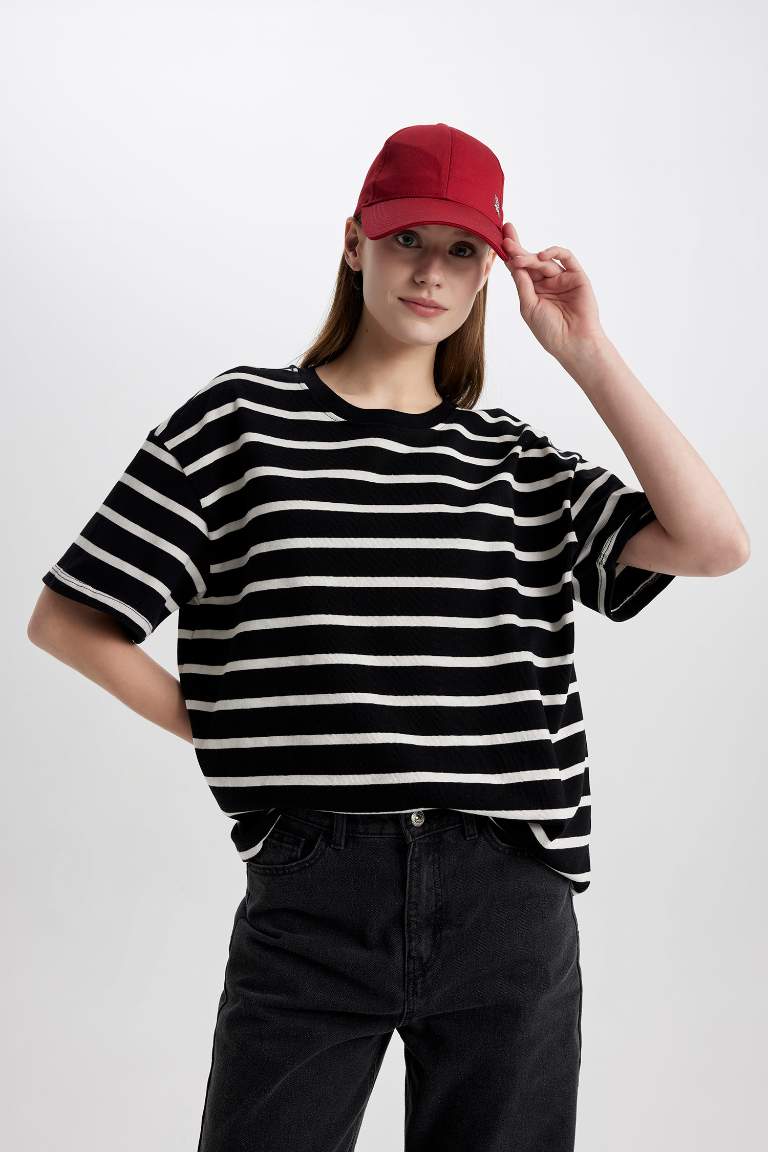 Oversize Fit Bisiklet Yaka Çizgili Kısa Kollu Tişört