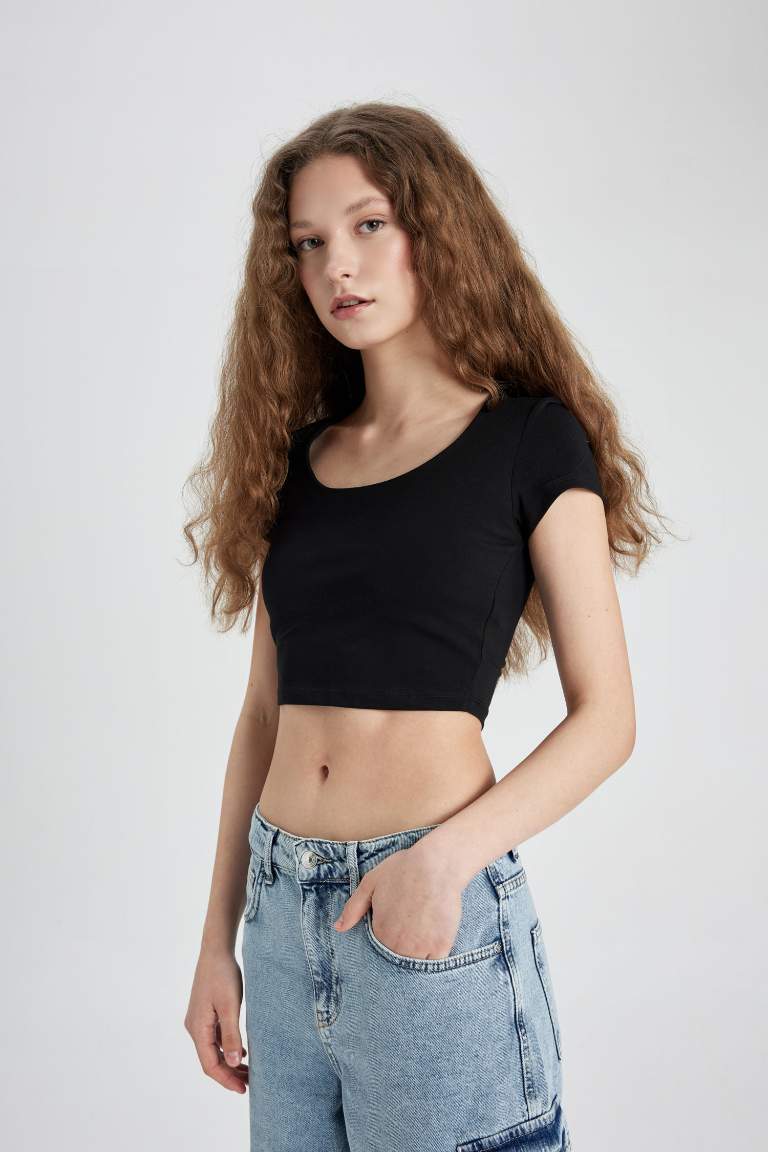 Fitted U Yaka Kısa Kollu Tişört