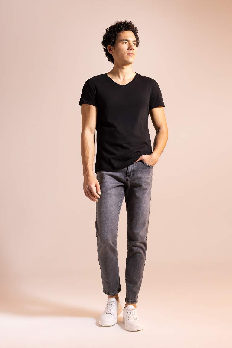 Slim Fit V Yaka Basic Kısa Kollu Tişört