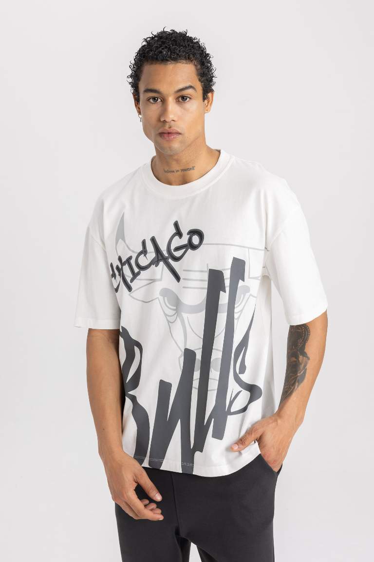DeFactoFit NBA Chicago Bulls Oversize Fit Bisiklet Yaka Kısa Kollu Tişört