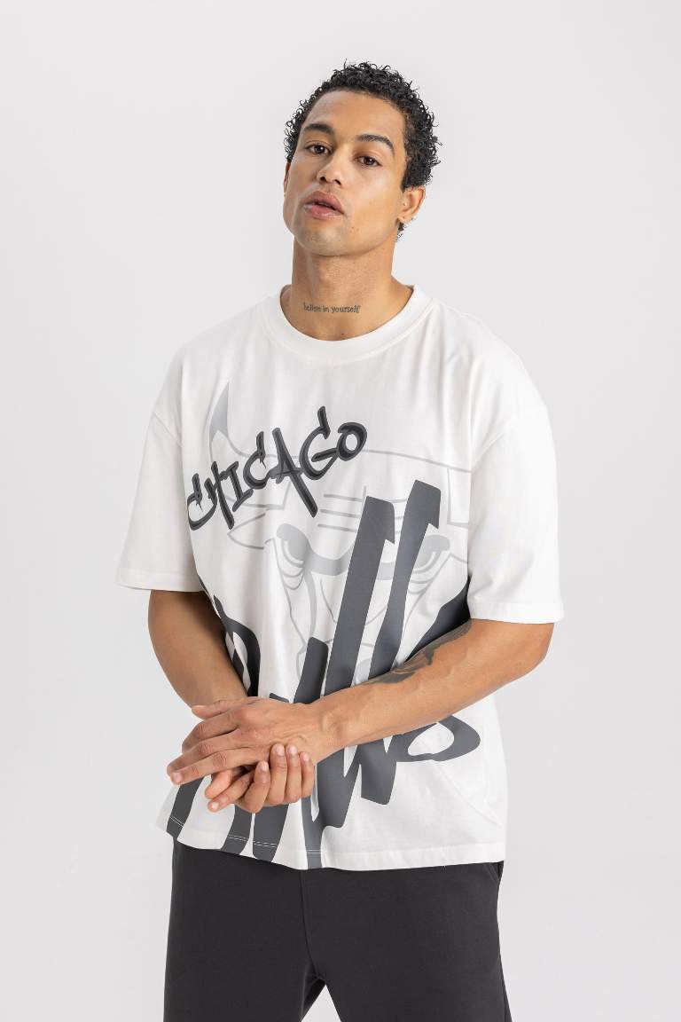 DeFactoFit NBA Chicago Bulls Oversize Fit Bisiklet Yaka Kısa Kollu Tişört
