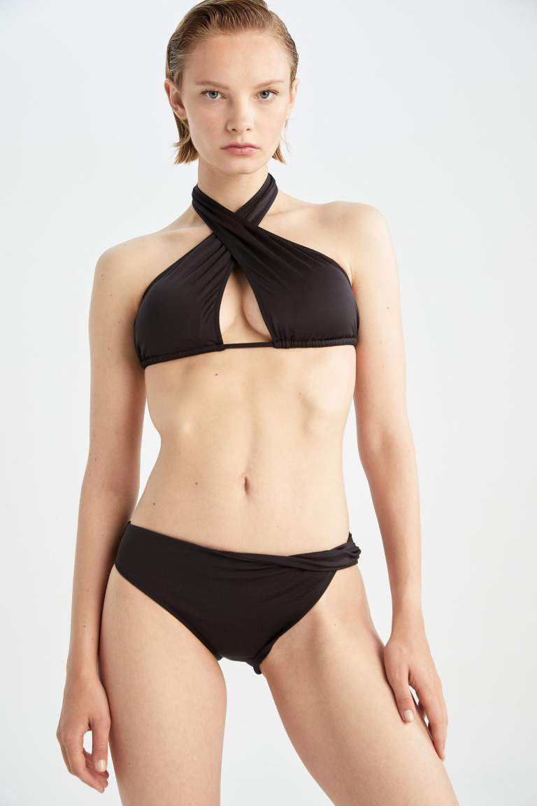 Black Woman Regular Fit Bikini Top Defacto