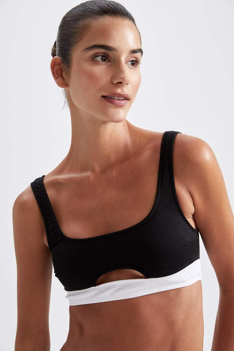 Black WOMAN Regular Fit Bikini Top 2680751 DeFacto