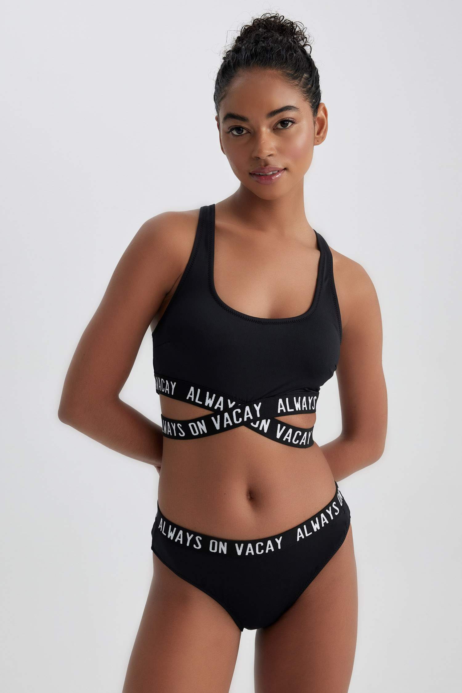 Black Woman Regular Fit Bikini Top 2835303 DeFacto