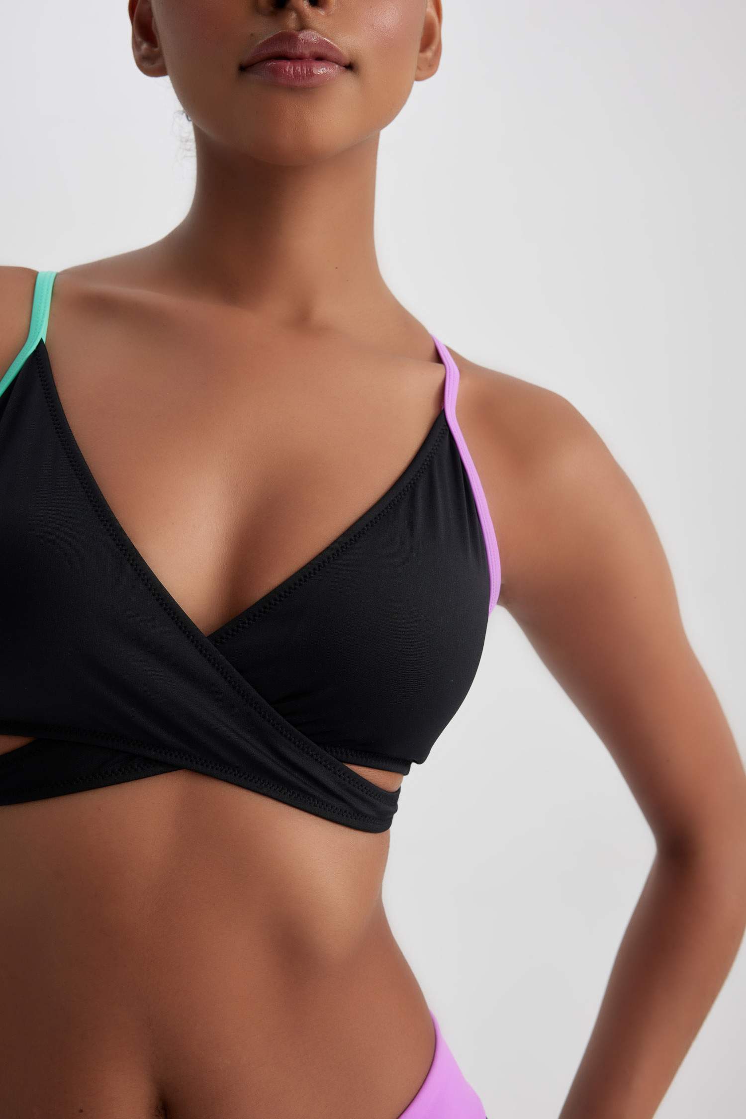 Black Women Regular Fit Bikini Top Defacto