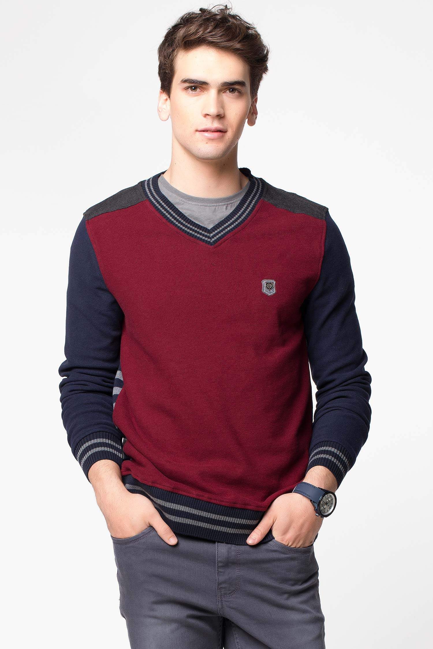 Defacto V Yaka Sweatshirt. 1 Defacto V Yaka Sweatshirt. 1