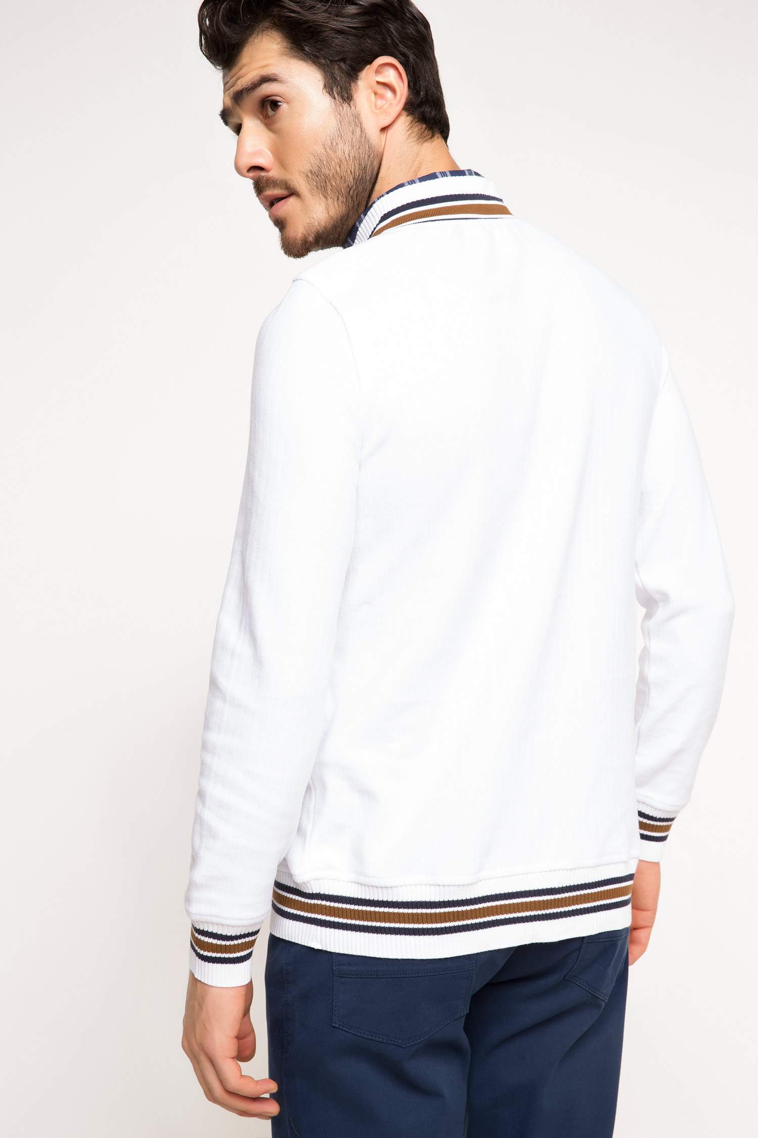 Defacto Gömlek Yakalı Sweatshirt. 3 Defacto Gömlek Yakalı Sweatshirt. 3