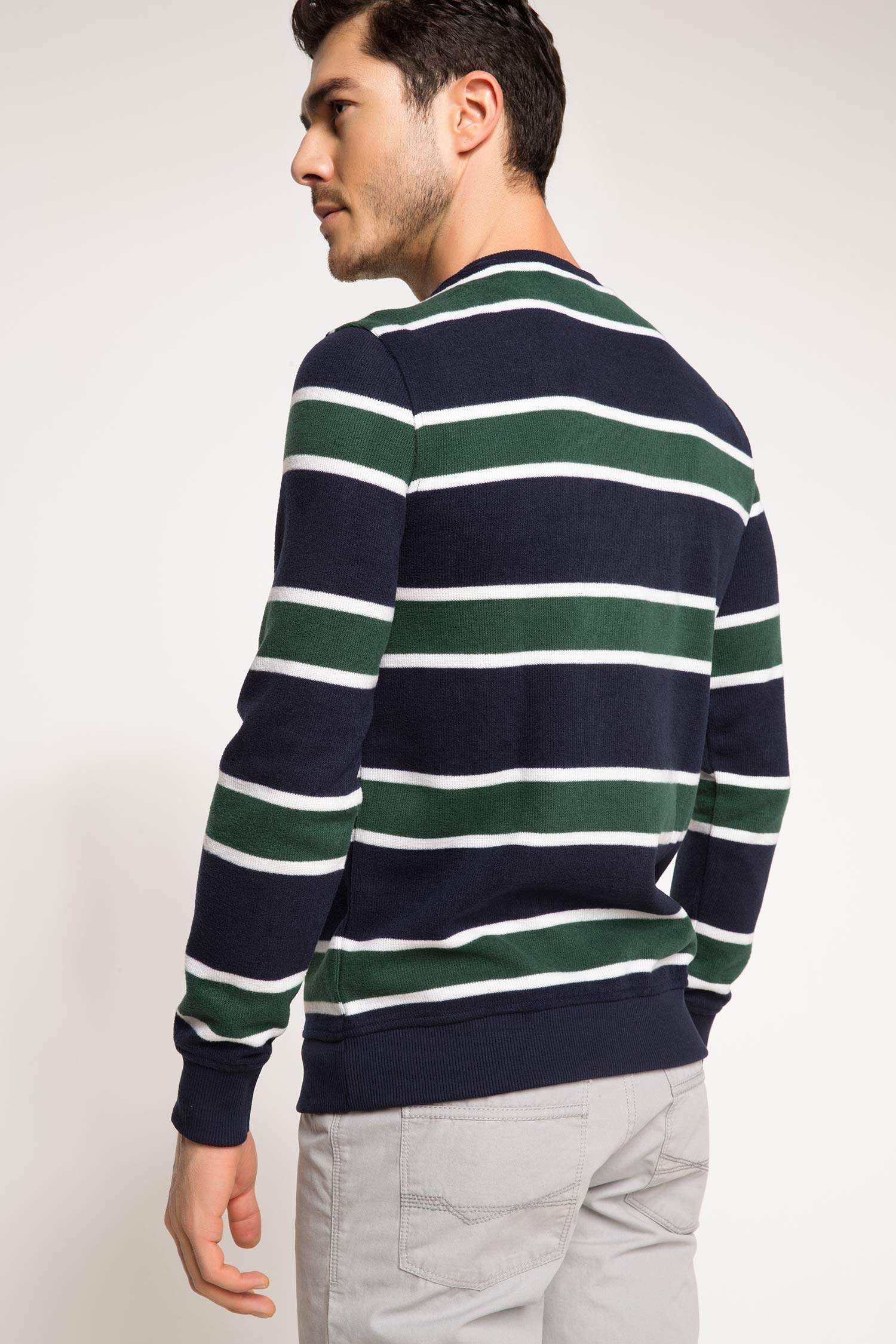 Defacto Bisiklet Yaka Çizgili Sweatshirt. 3 Defacto Bisiklet Yaka Çizgili Sweatshirt. 3