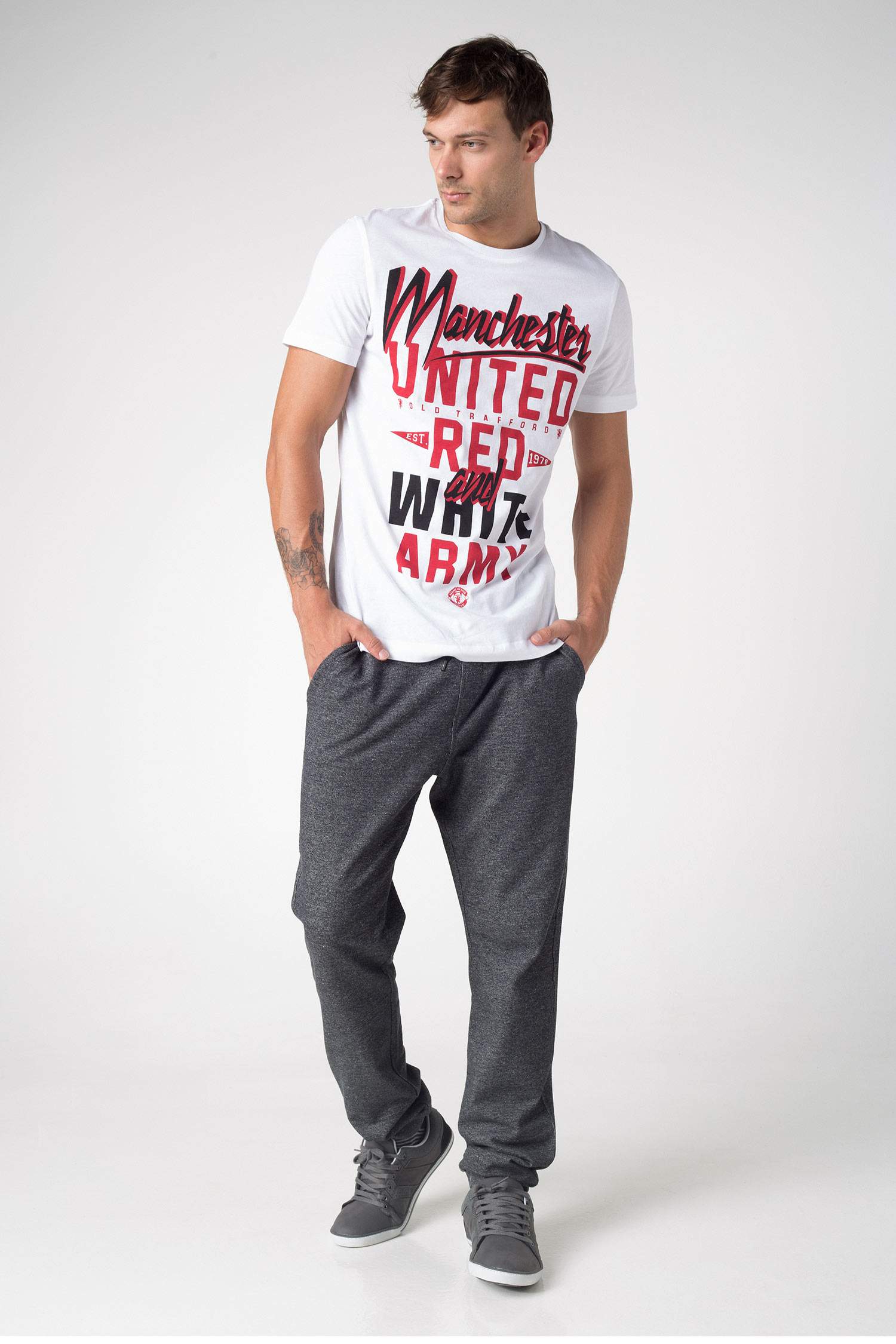 Defacto Manchester United Baskılı T-shirt. 2 Defacto Manchester United Baskılı T-shirt. 2