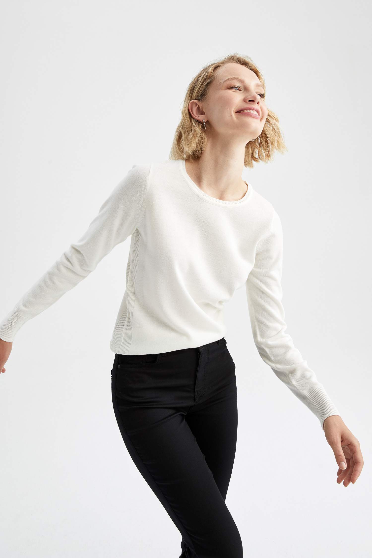 Basic Bisiklet Yaka Relax Fit Ekstra Yumuşak Kaşmir Dokulu Triko Kazak