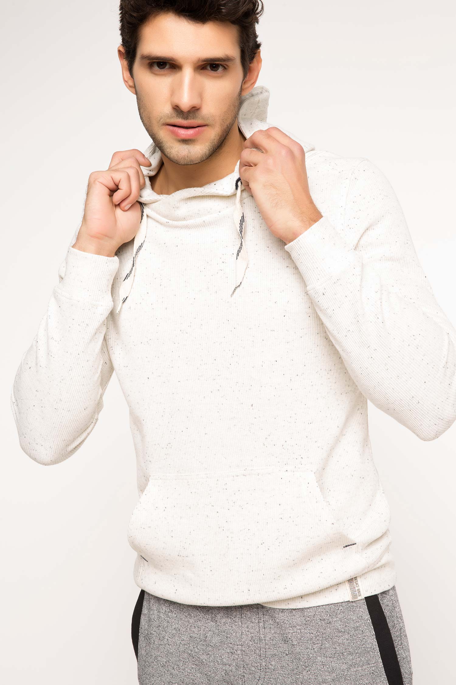 Defacto Kapüşonlu Sweatshirt. 4 Defacto Kapüşonlu Sweatshirt. 4