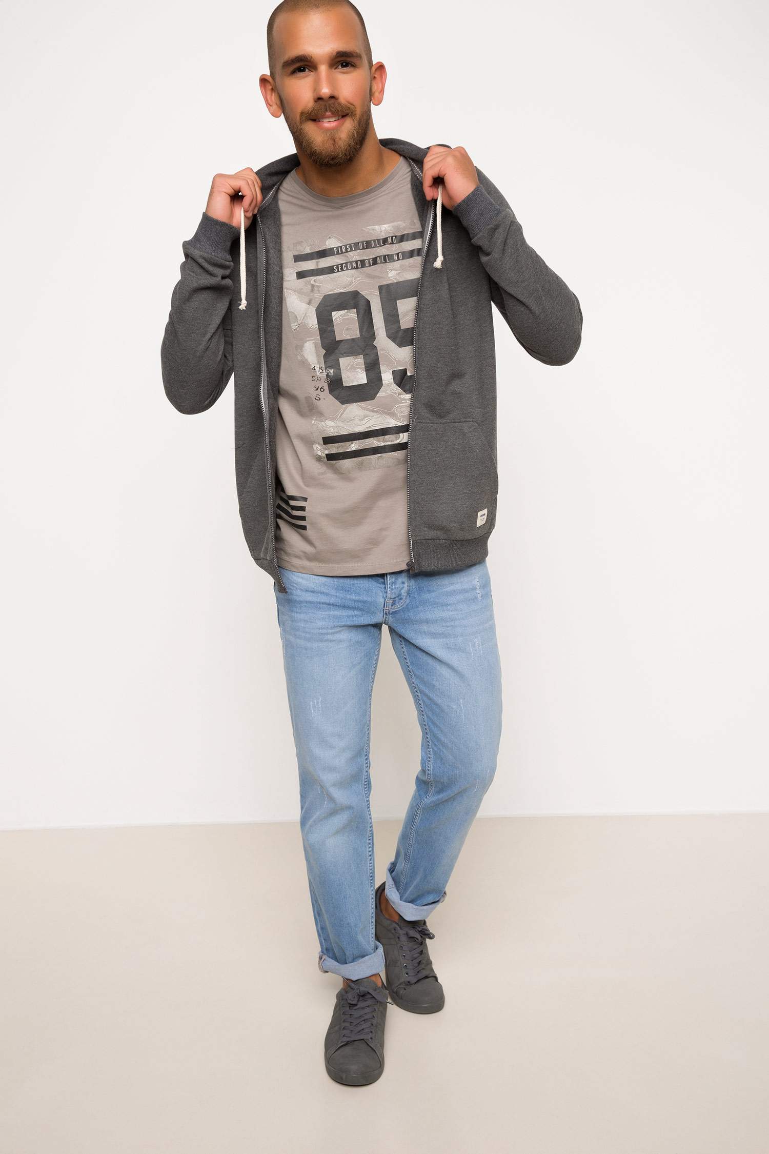 Defacto Basic Kapüşonlu Sweatshirt Hırka. 2 Defacto Basic Kapüşonlu Sweatshirt Hırka. 2