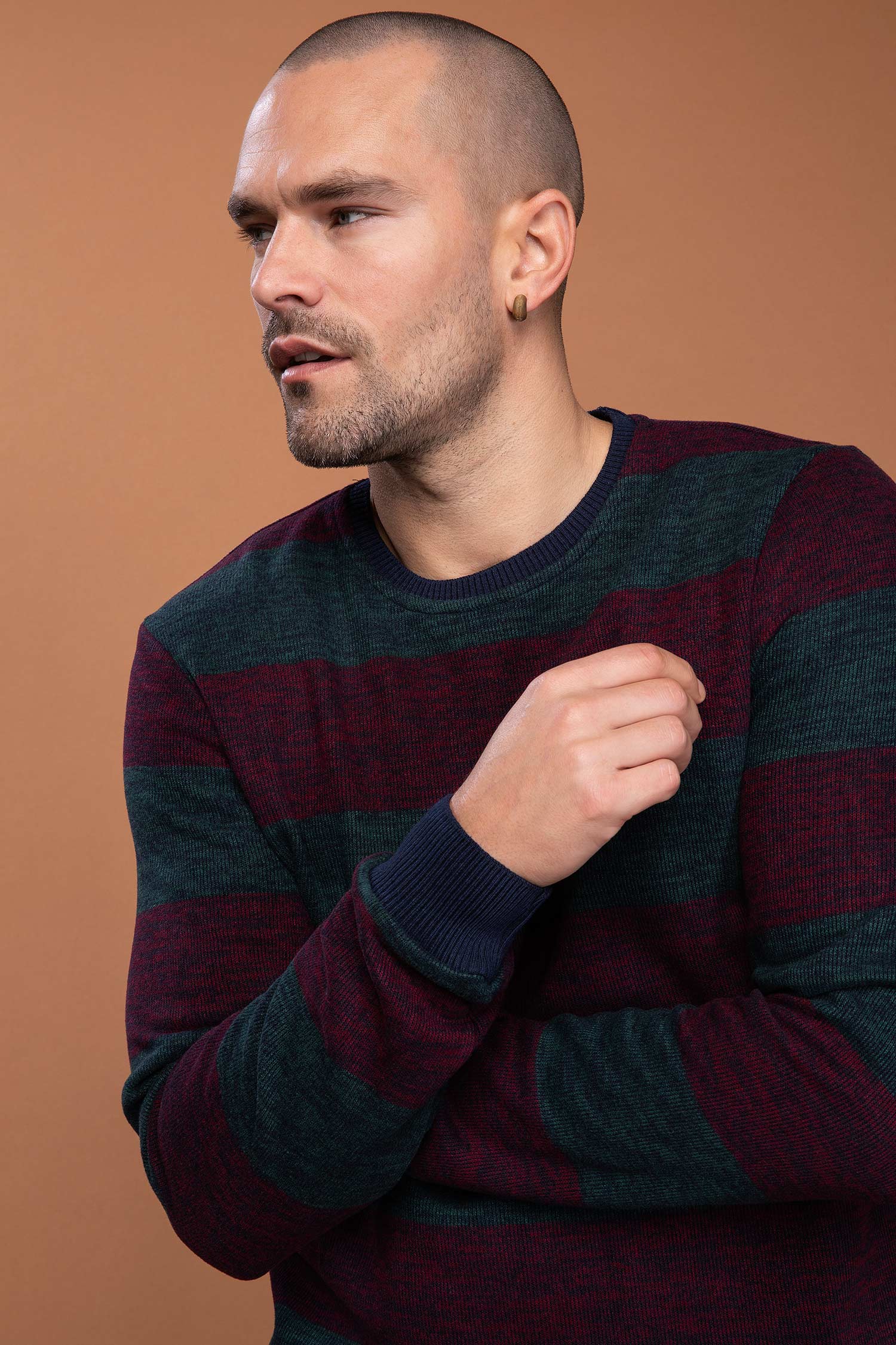Defacto Çizgili Sweatshirt. 3 Defacto Çizgili Sweatshirt. 3