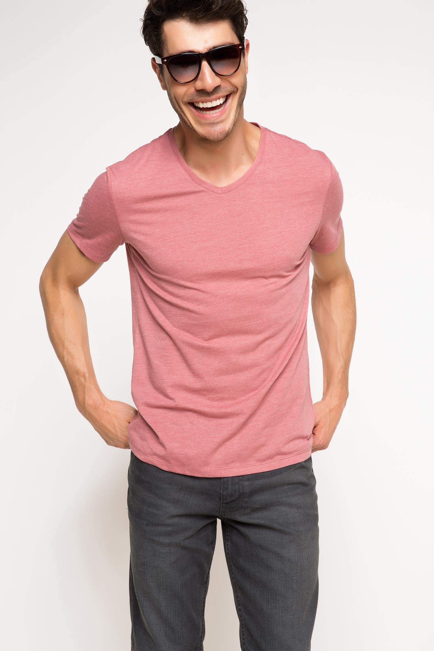 Defacto Basic V Yaka T-shirt. 1 Defacto Basic V Yaka T-shirt. 1